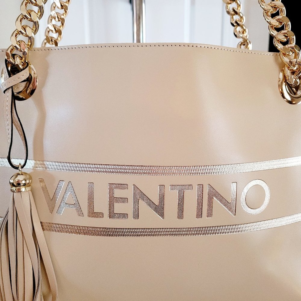 β€οΈ SOLD β€οΈ. Authentic Valentino Leather Cream Shoulder Bag - Picture 3 of 7